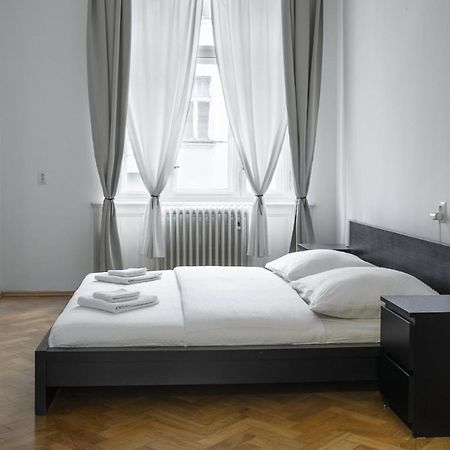 Prince Matyas Apartment Praga Esterno foto