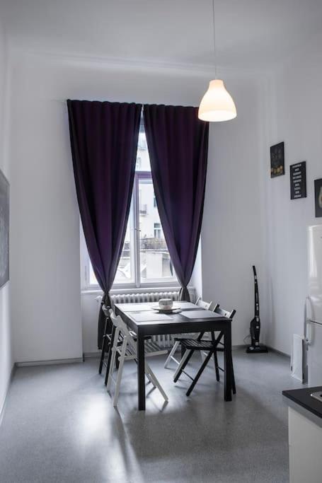 Prince Matyas Apartment Praga Esterno foto